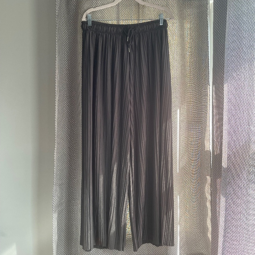 NWOT Zenana Pleated Wide Leg Lined Pants, Gray, Size Large (10/12)